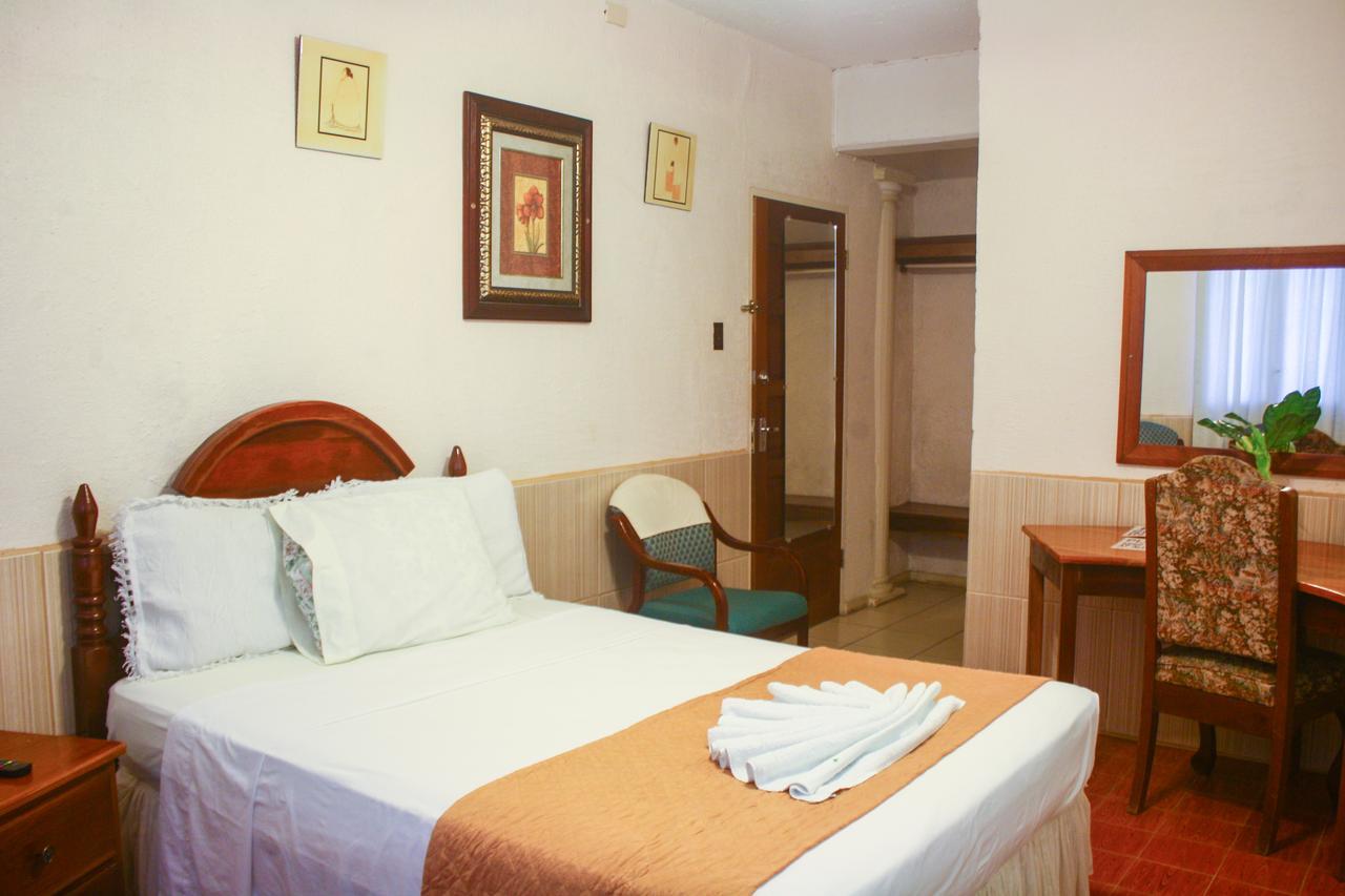 Hotel Maya Corozal Exterior photo
