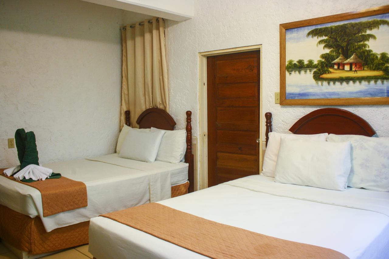 Hotel Maya Corozal Exterior photo